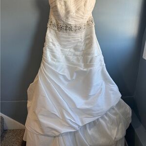 Elegant White Wedding Dress